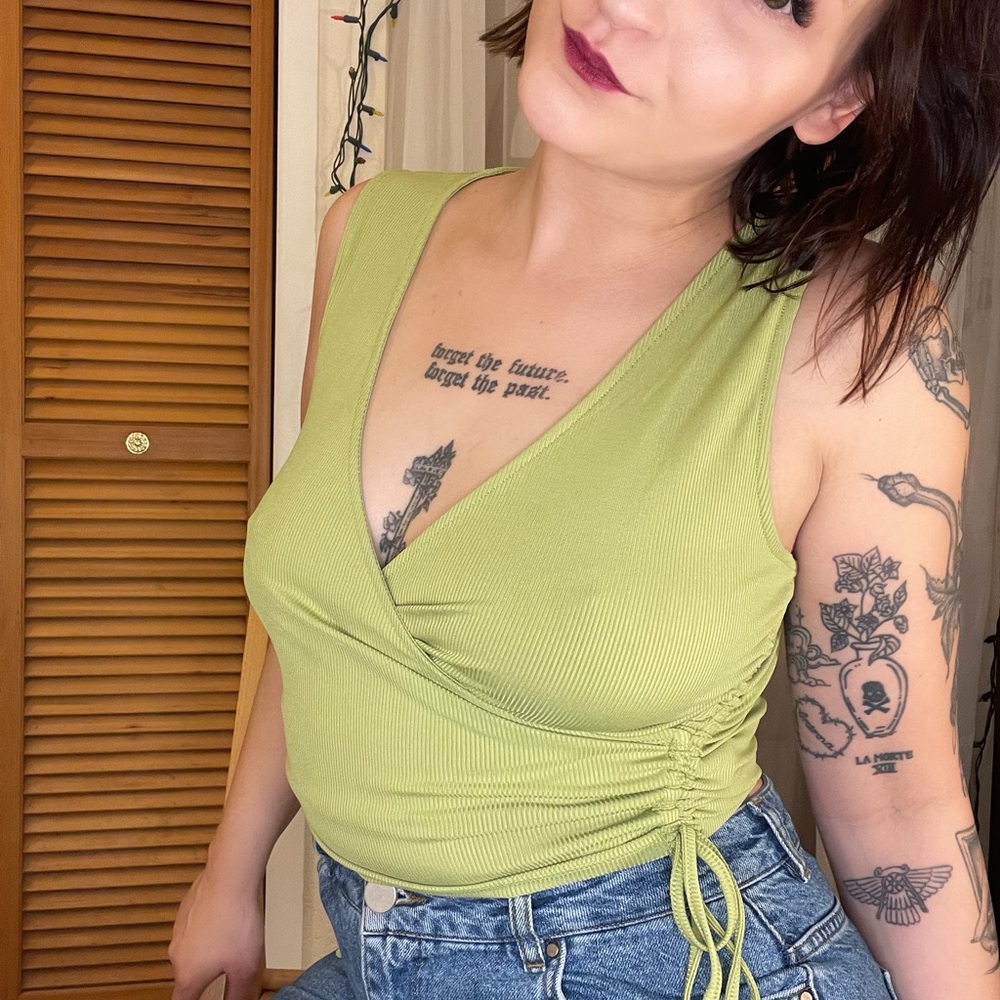 Ribbed V neck Sleeveless top